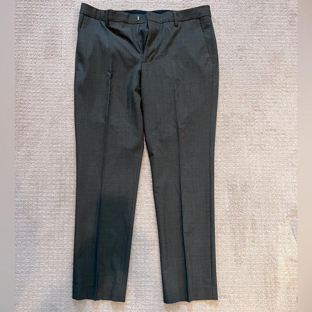 Bonobos Italian Stretch Wool Dress Pants
Charcoal, Waist 36, Fit Slim, Length 30